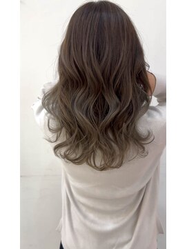 ゼル ビッグアイ(ZELE) オリーブグレーのグラデーションカラー