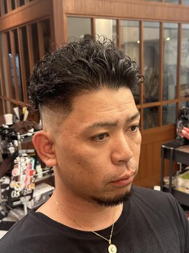 フランクス バーバー ウエストトウキョウ 吉祥寺店(FRANK’S BARBER WEST TOKYO) フェザーパーマサーフカール刈り上げセンターパート Y