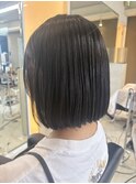 毛先軽めのボブスタイル