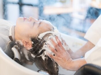 アルム(arum)の写真/炭酸泉付きヘッドスパで頭皮環境を健やかに♪頭皮のケアは若さの秘訣!髪にハリコシが出てエイジングケアに