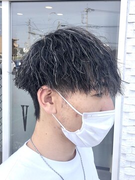 フゥ 宇都宮(FeU) ツイストスパイラル/ハイライト/マッシュ/メンズパーマ