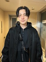 ユヌ(Une)&nbsp;Kotaro センターパートにさらっとかきあげる感じ