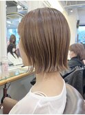 タッセルボブダブルカラー切りっぱなしボブ外ハネボブ顔周り30代