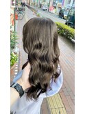 透明感溢れるオリーブカラー