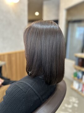 表面ハイライトで立体感を出す艶ボブ