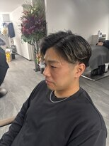 リイ(Lii)&nbsp;メンズ　センターパート　テーパーフェード　ハイライト