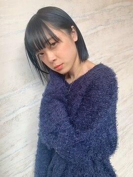 デイジー(Daisy) ネイビータイトボブ