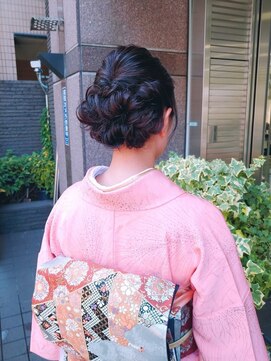 ビアッシュ(Biasshu) 大人の綺麗めシニヨン