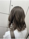 オリーブベージュ
