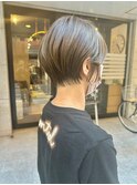 耳掛けショートボブ/襟足束感ショート/アッシュベージュ
