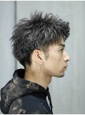 横顔で魅せるツーブロックサイドパート　ツイストパーマ