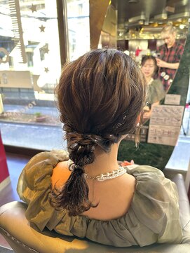 グリッツ (GLITZ) ミディアム 編みおろし ローポニーテール お呼ばれヘア