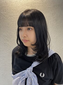 ラヴィリス バイ レム(Raviliss by rem) ぱっつん前髪×レイヤースタイル