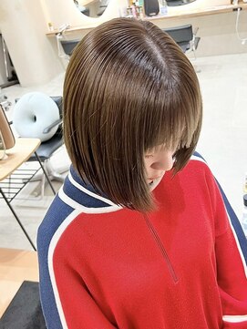 ヒビヲ(HIBIO) 横浜タッセルボブショートボブ顔周りレイヤーカット韓国30代40代