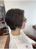 艶カラーで魅せる大人美人ショートボブ