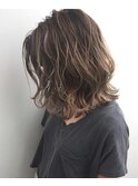 外国人風ボブ ハイライトバレイヤージュ ソフトウルフ白髪ぼかし