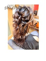 シオン(sHioN)&nbsp;ハーフアップスタイル