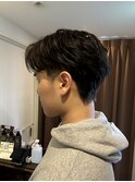 毛流れセンターパート.ブルーブラック.ウェットヘア