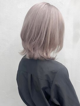 ギークス(GEEKS) 【GEEKS渋谷】ホワイトベージュ/ハイトーン/20代30代/小顔ウルフ