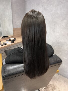 モク(mok) サラ艶ロングマロンベージュ