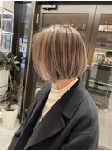 夏におすすめ白髪ぼかしハイライト　伸ばしかけボブ