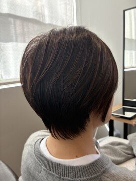 ルミア(Rumia) 丸みシルエットの大人ショートボブ