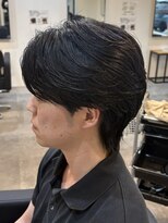 ヒュイル バイ ニアウ(Hwyl by Niau) MEN’S HAIR/刈り上げセンターパート/ニュアンスパーマ/伊勢崎