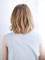 ヘアメイク ナル(hair make nalu)&nbsp;ハイトーンベージュの外はねゆるカール