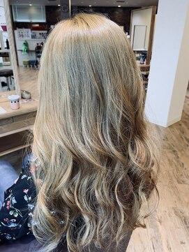 カトレア ストリート店 シャンパンゴールド