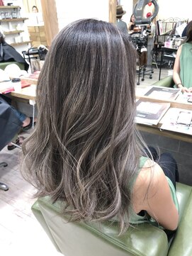 ジゼル(gisele) グレージュ×ハイライト