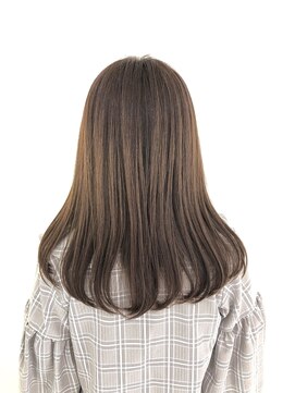 ネイヴィル(navile) シアーベージュ×まとまるミディアムカット