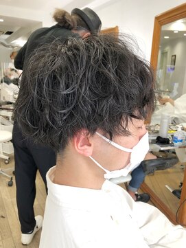 ヘッズ 本八幡店(HEADS) MEN'S HAIR センターパート ツイストスパイラル 韓国マッシュ