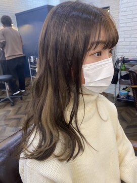 レンヌ 府中(Rennes) チラリと見えるミルクティーカラー