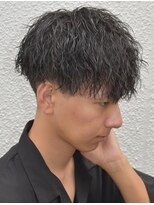 フリーク バーバーショップ 都島店(FREAK BARBER SHOP) 黒髪縦落ちツイストスパイラルパーマツーブロックマッシュ