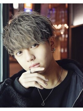 リップス レイ ギンザ(LIPPS Ray GINZA) 刈り上げ前下がりマッシュ ミルクティーベージュ