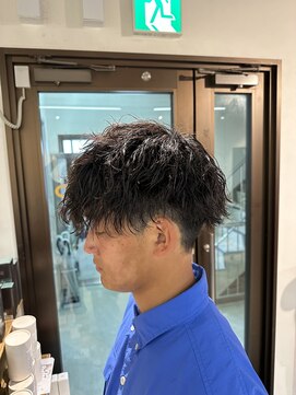 コワファーストナガサキシャンプーボーイ(COIFF1RST NAGASAKI SHAMPOO BOY) 波巻きパーマ スパイラルパーマ メンズカット