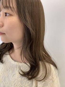 バズ(BUZZ) イエベ肌に馴染むベージュカラー＊