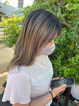 リリー ヘアーアンドビューティー(Lily) バレイヤージュ風