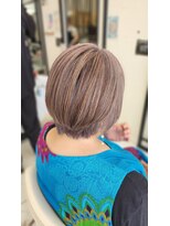 百色 八戸店&nbsp;白髪ぼかしハイライトカラー