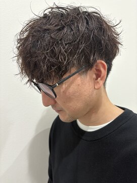 ヒュイル バイ ニアウ(Hwyl by Niau) MEN’S HAIRシャドウパーマスパイラルパーマニュアンスパーマ