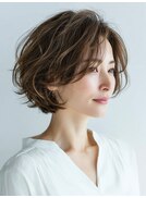 40代を品よく彩る、エアリー質感の大人ショートボブ