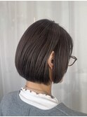 モノトーンベージュ×ボブスタイル
