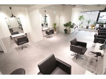 シエラ 南船場(CIERA.)の雰囲気（スタイリッシュな店内デザイン【バレイヤージュ/ハイライト】）