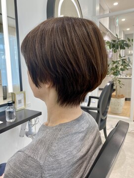 メゾンブラン 川西阪急店(Maison Blanc) 大人ショート × フィット感 × くびれシルエット