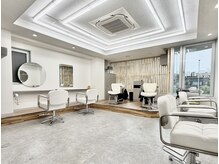 ビジョン トウキョウ(vision tokyo)の雰囲気（自然光差し込む広々空間＆白と和が融合した新しい空間☆）