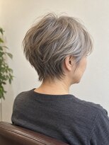 aptas 青山/表参道 白髪染め/白髪ぼかしハイライト/ボリュームアップエクステ&nbsp;表参道/青山/やわらかな流れのグレイショート