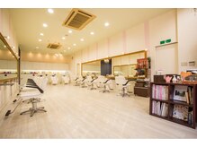 ヘアメイクリボン 伊勢原店(Ribbon)の雰囲気（くつろぎのスペースをご提供します）