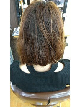 ヘアーアンドメイク ビディア(HAIR&MAKE BIDEA) 切りっぱなし前下がりボブ