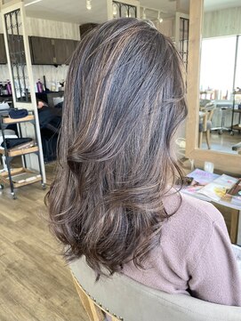 ヘブンリー(heavenly) 小顔ロブ/エアリーミディ/斜めバング/耳かけ/ワンサイド