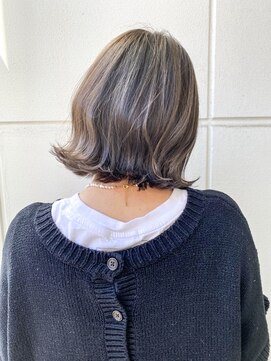 アクトゥス(AEQUITAS) ダブルカラー×グレージュ